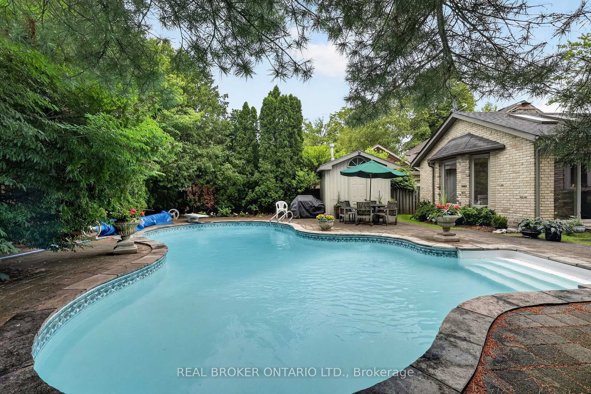 207 Longfield Crescent photo 42