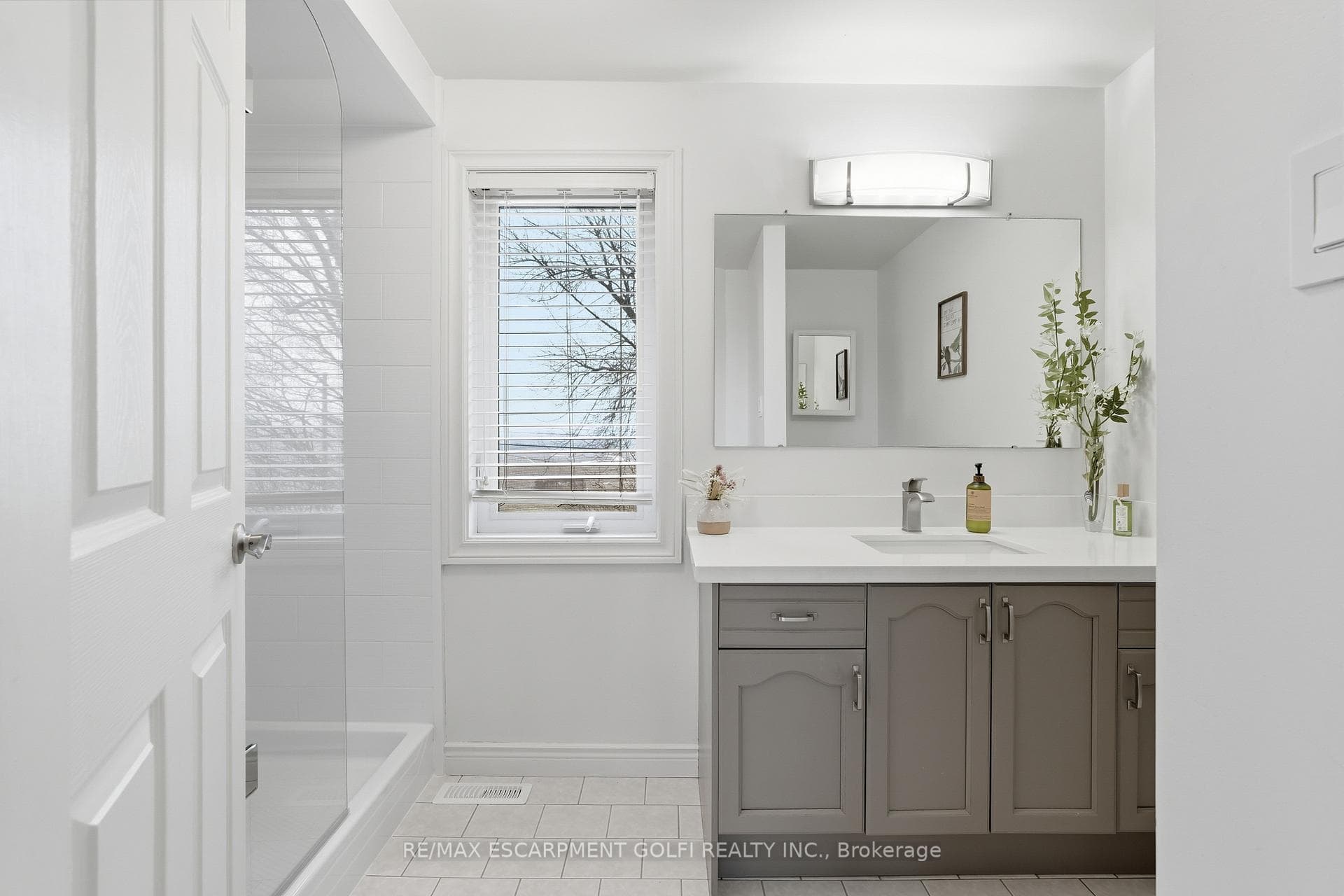 7298 Twenty Road photo 31