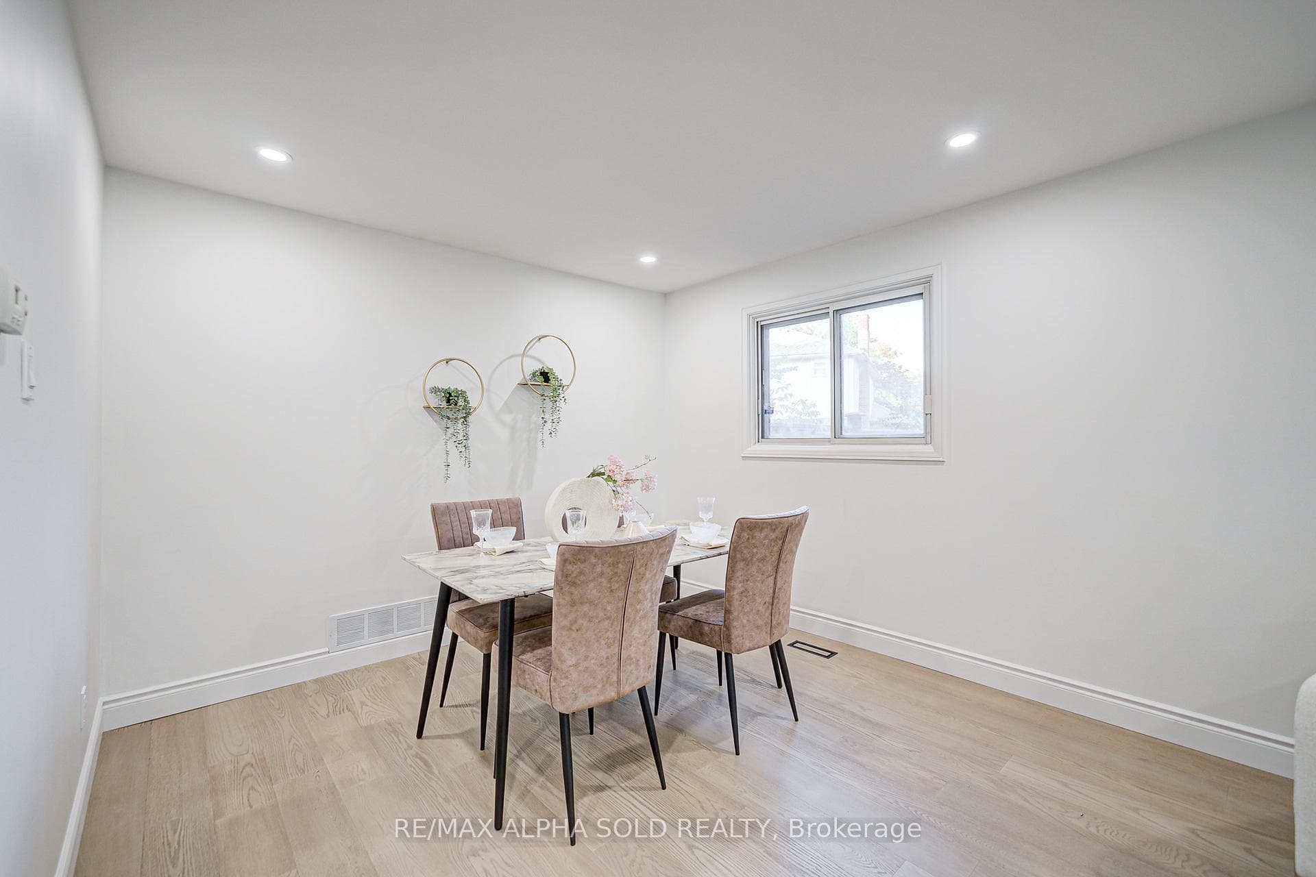18 Copthorne Avenue photo 11