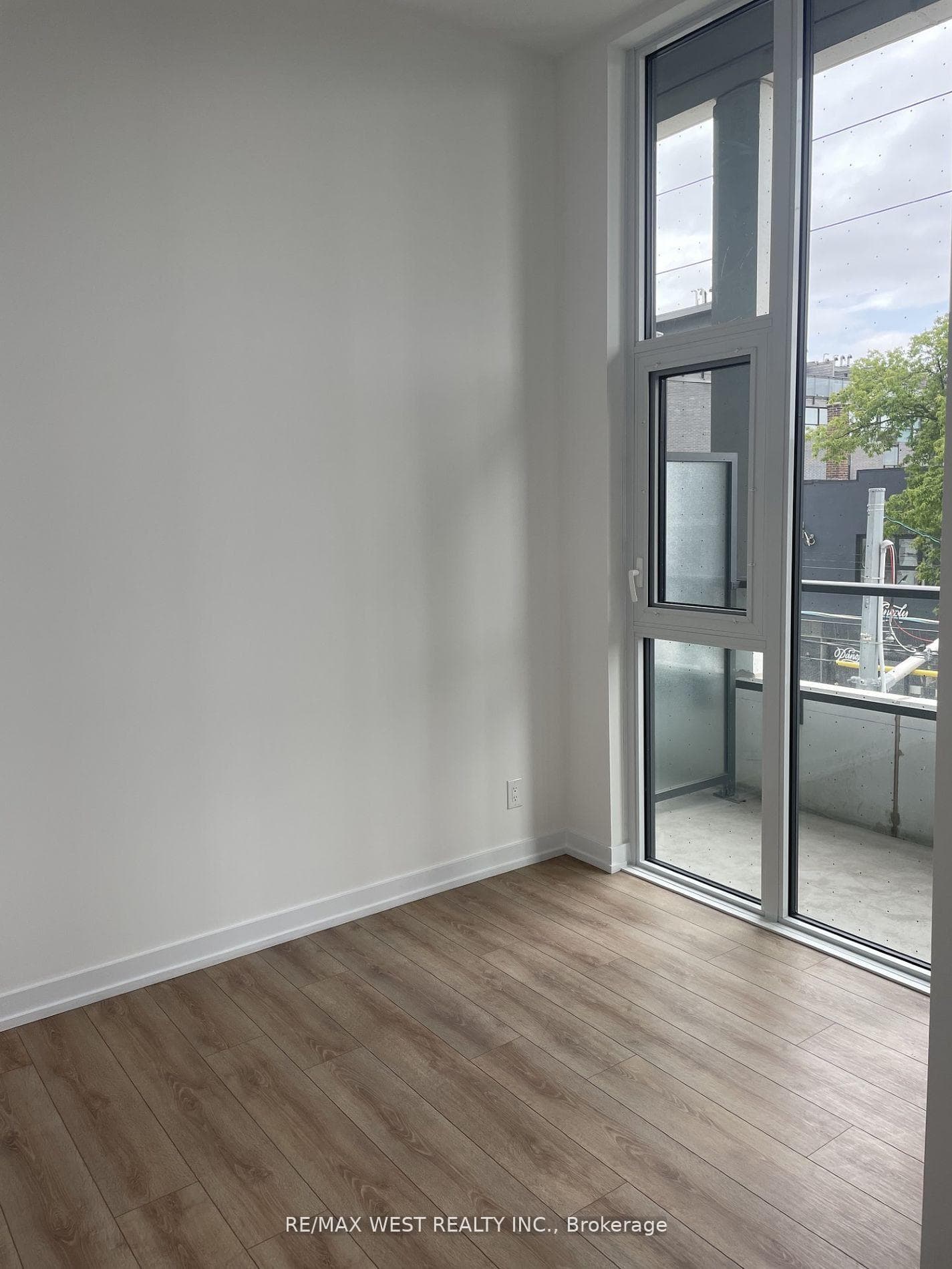 500 Dupont Street Unit 210 photo 10
