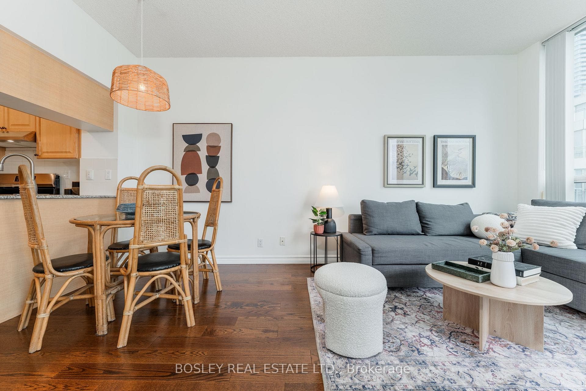 230 Queens Quay Unit 1019 photo 6