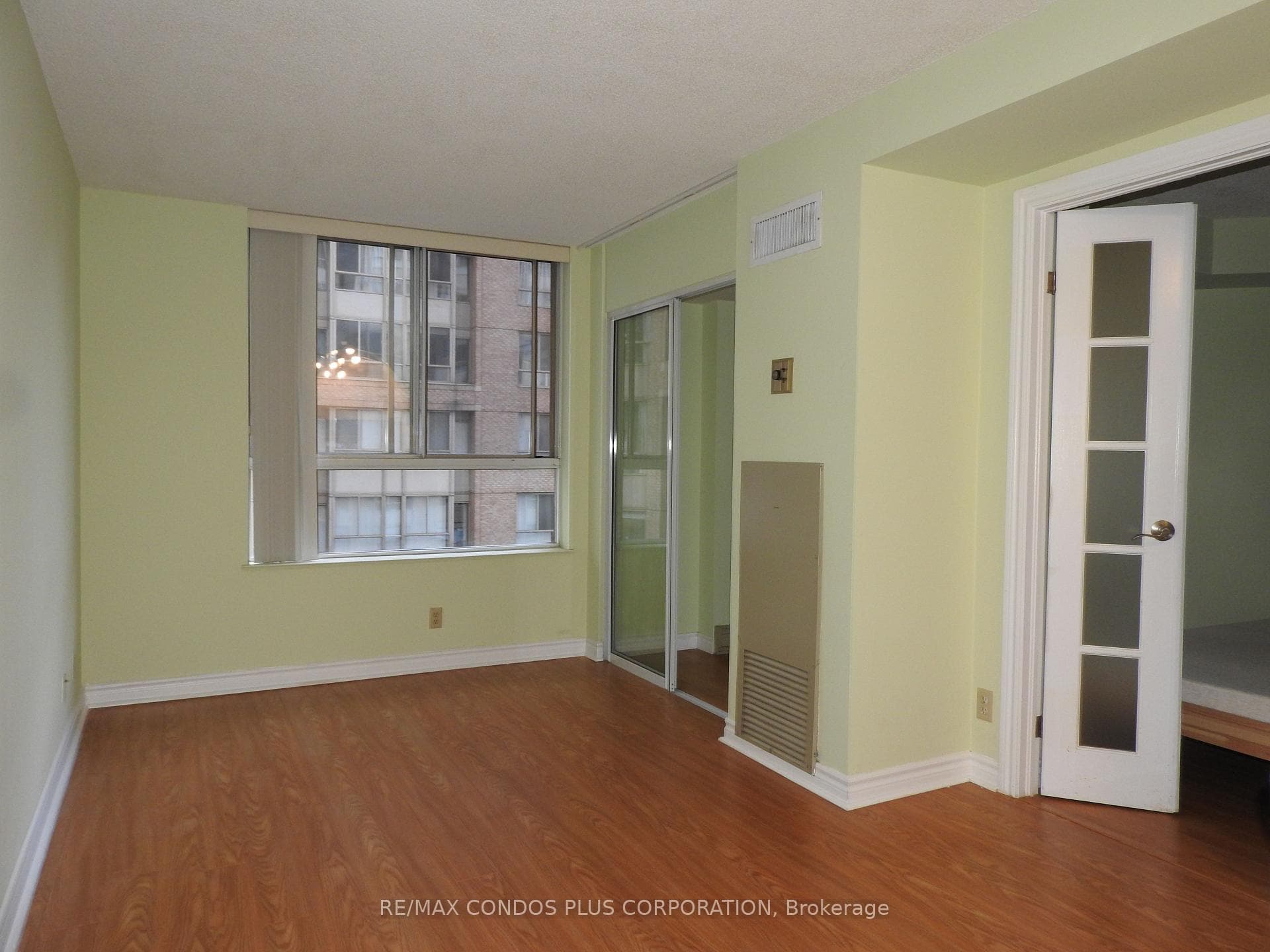 711 Bay Street Unit 621 photo 8