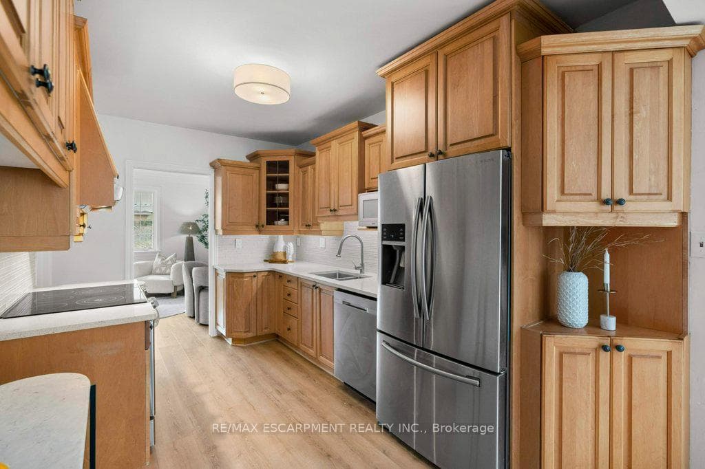 647 Greenwood Drive photo 14