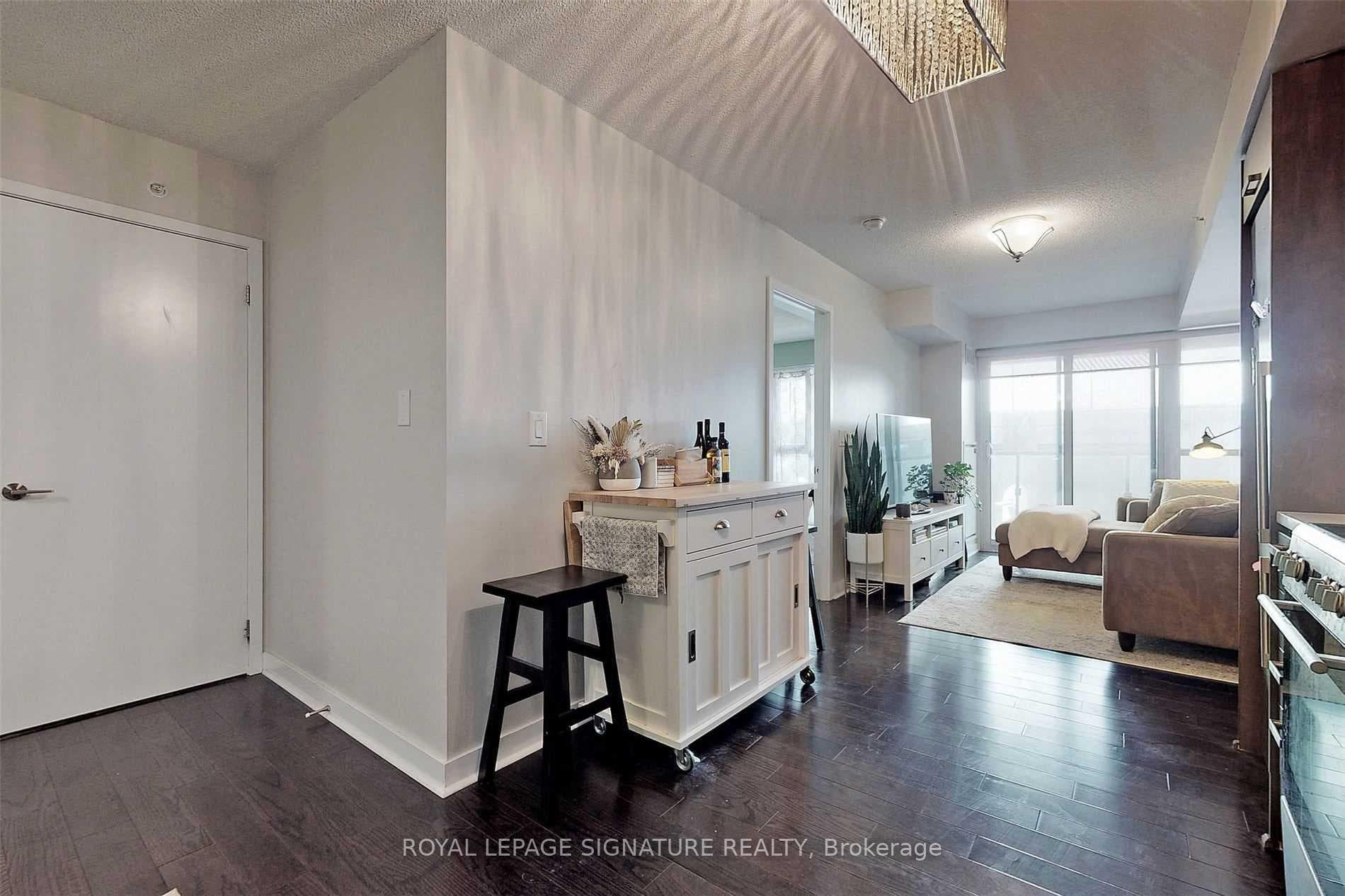 295 Adelaide Street Unit 822 photo 4
