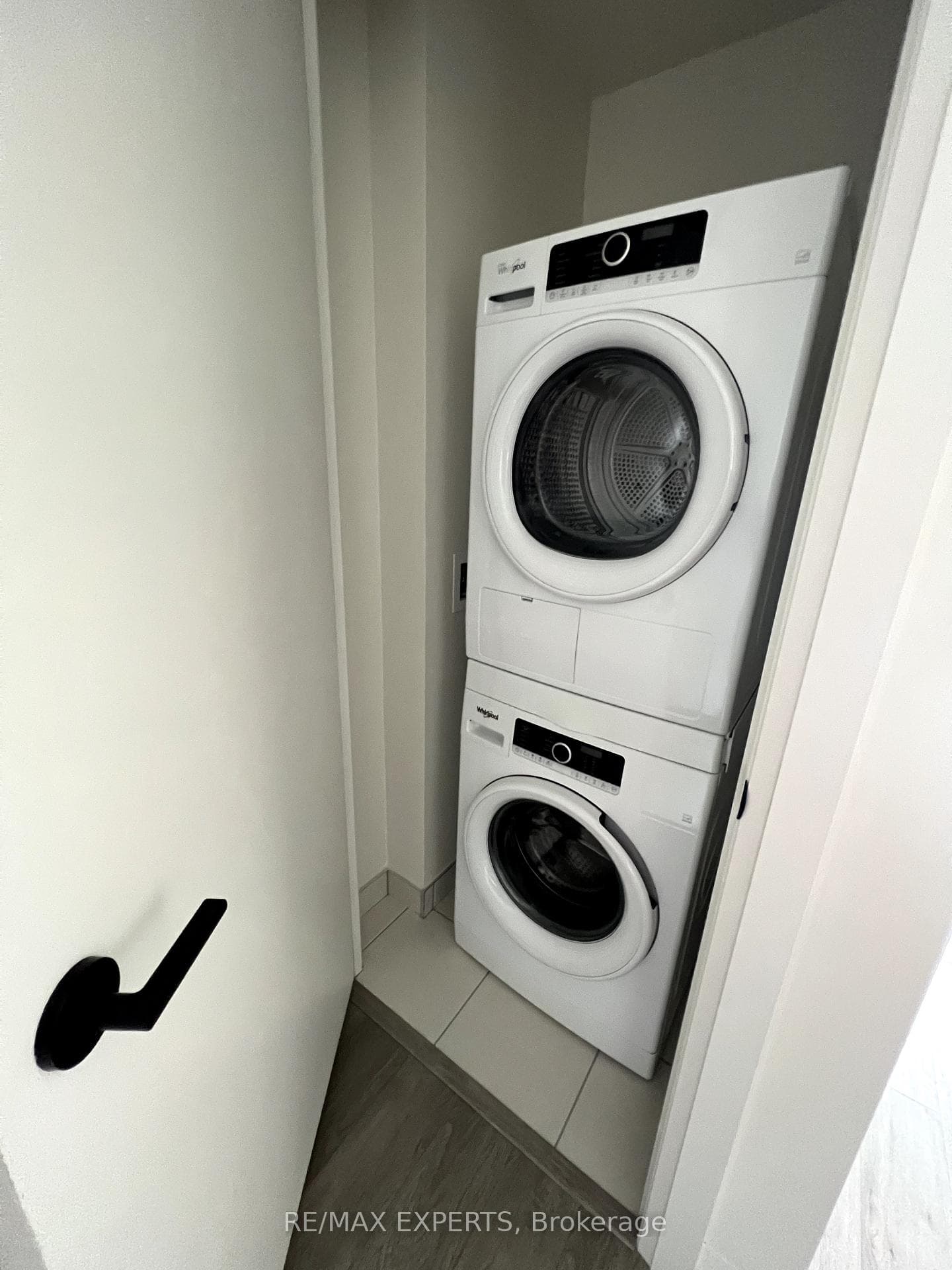 212 King William Street Unit 602 photo 8