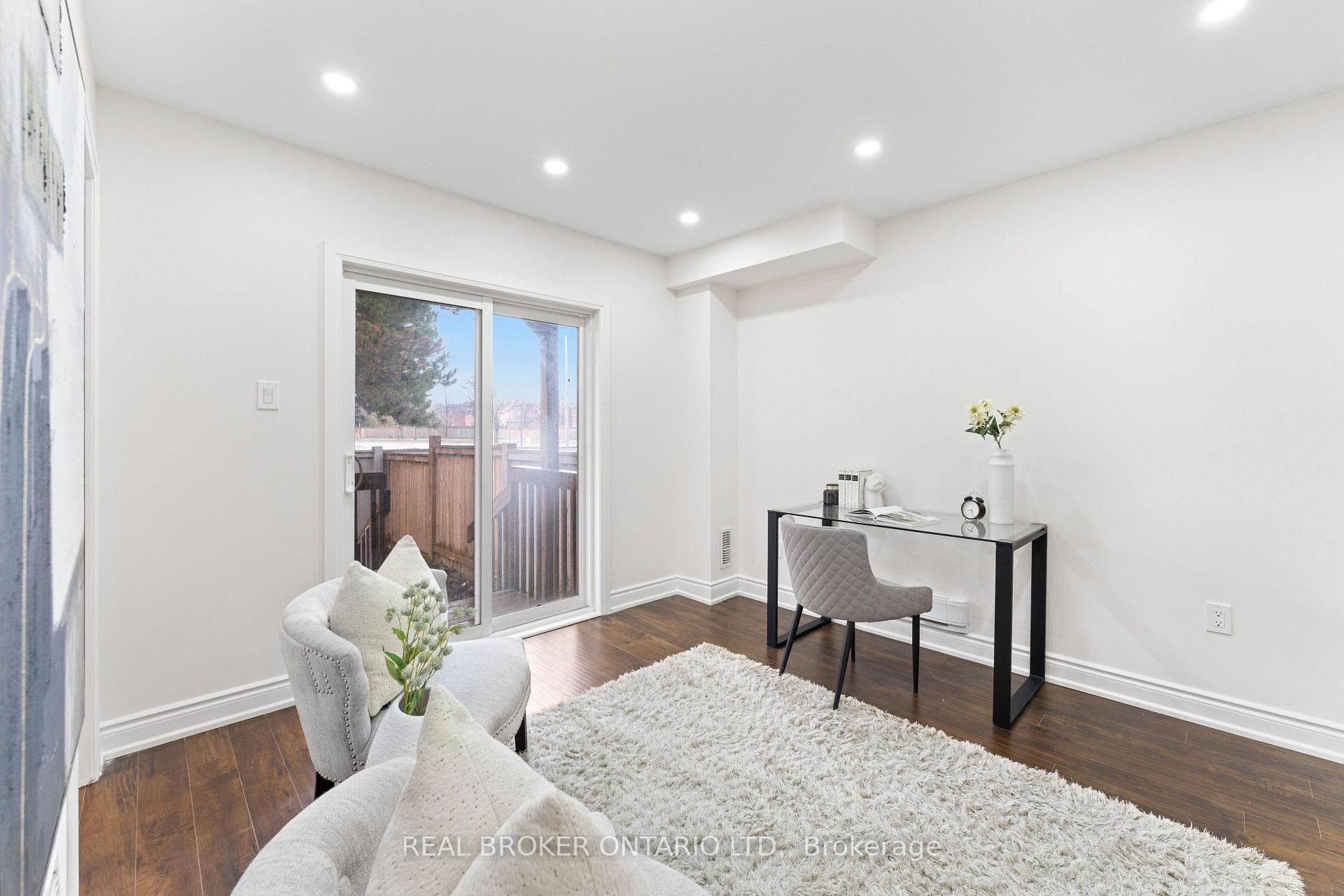 206 London Lane photo 34