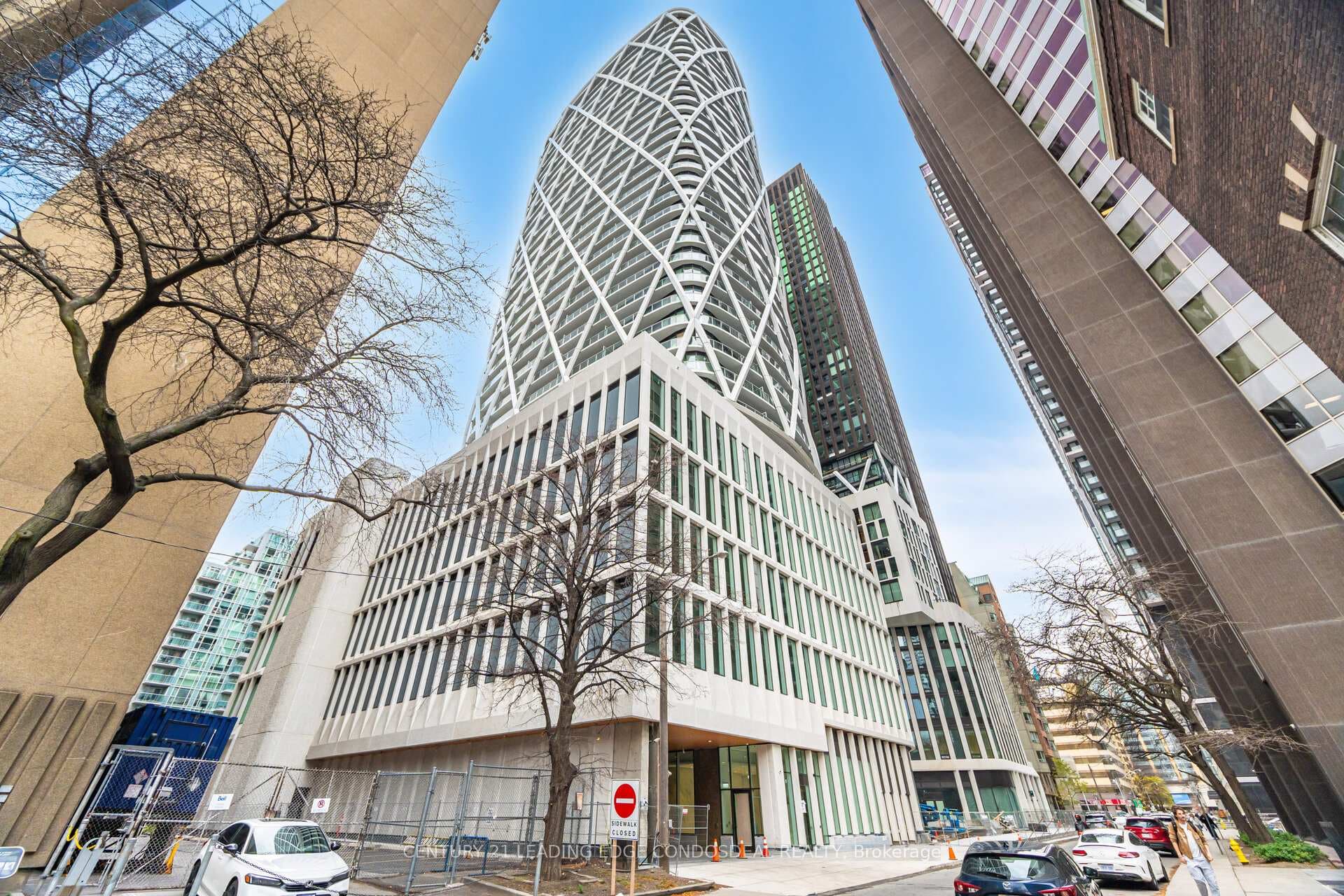 230 Simcoe Street Unit 2518 photo 36