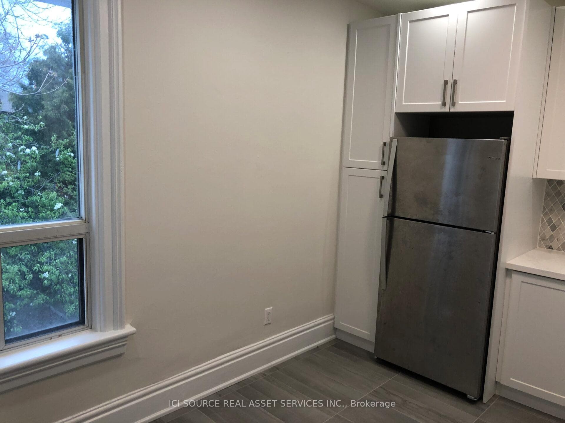 52 Grove Avenue Unit Upper photo 16