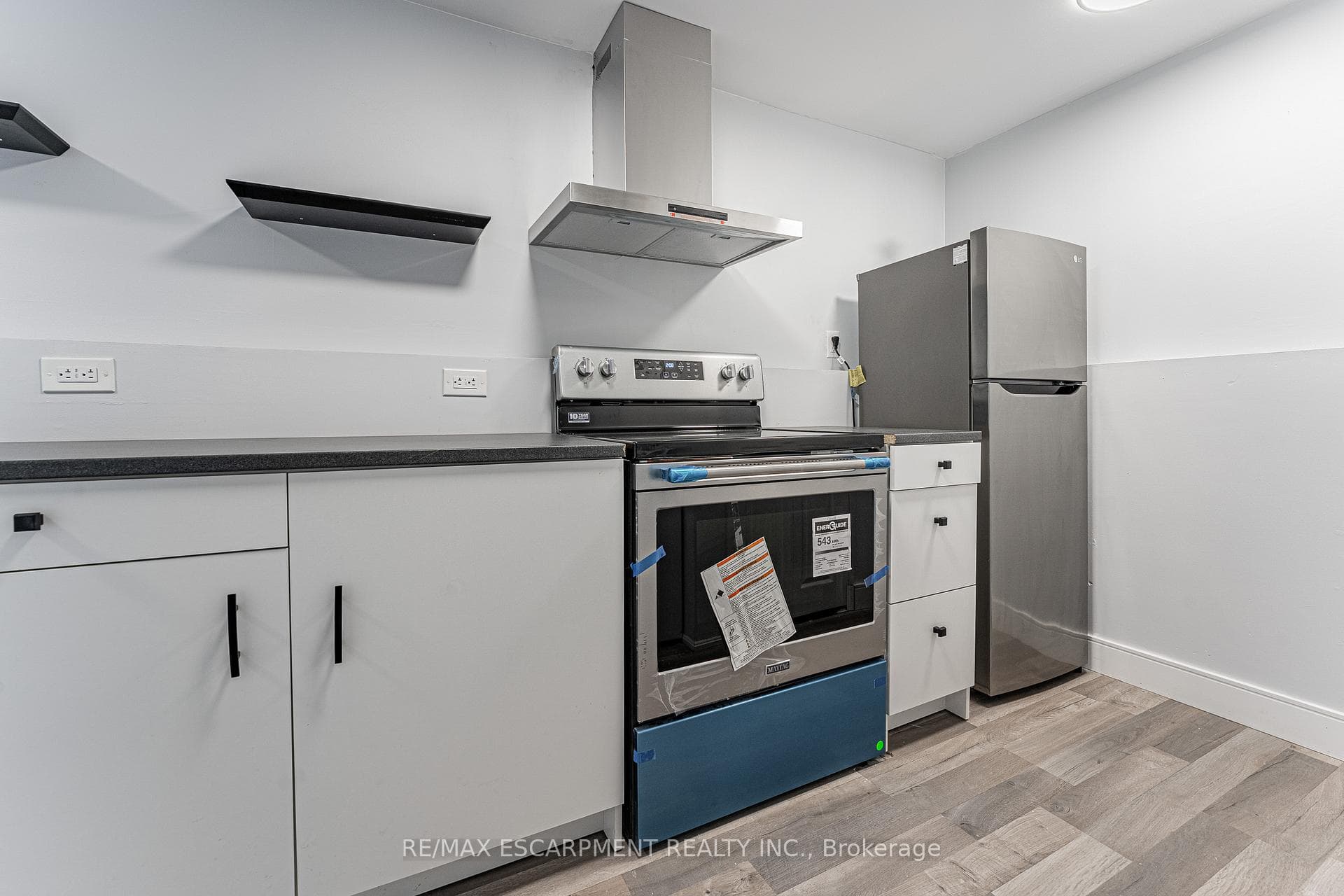 378 Sekura Street Unit Lower photo 8