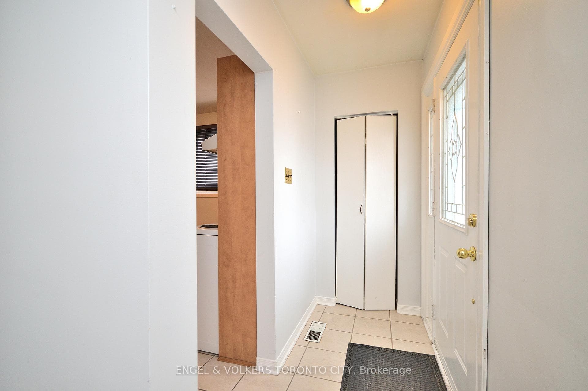 60 Lindsay Avenue Unit Main Floor photo 2