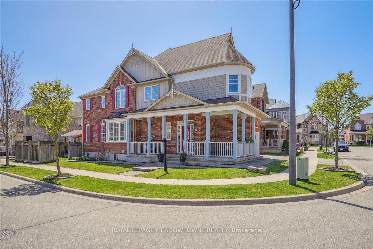 391 Wettlaufer Terrace photo 2