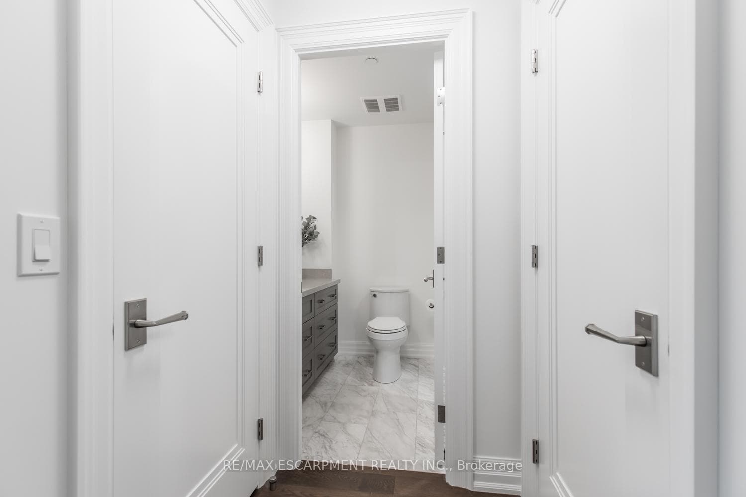 2060 Lakeshore Road Unit 711 photo 8
