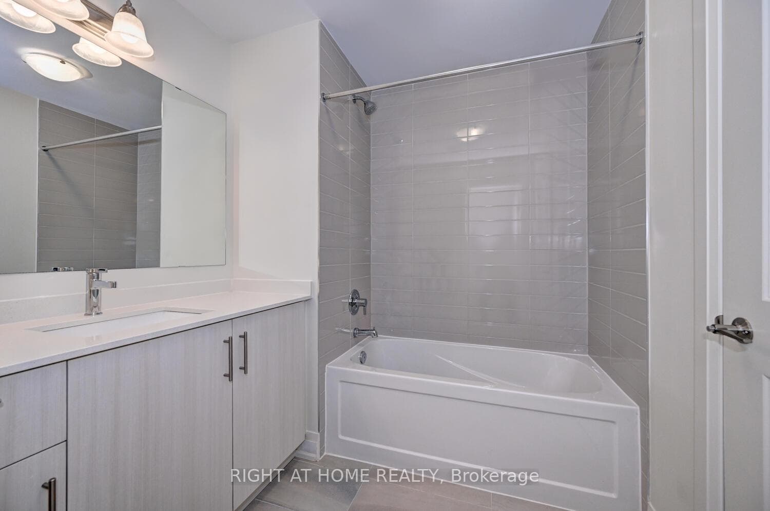477 Bergamot Avenue photo 32