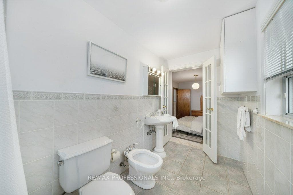 1373 Davenport Road photo 16