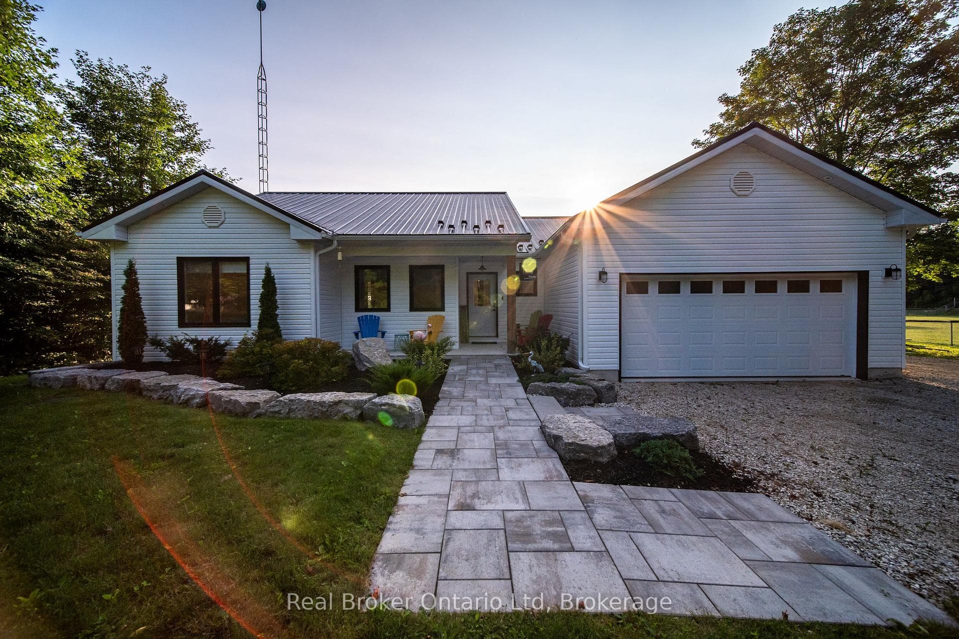 210 Inkerman Street photo 43