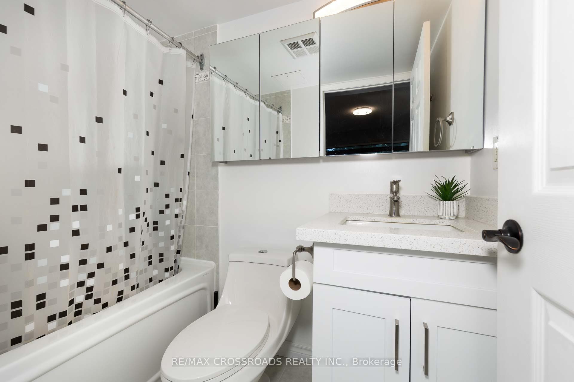 7 Lorraine Drive Unit 203 photo 17