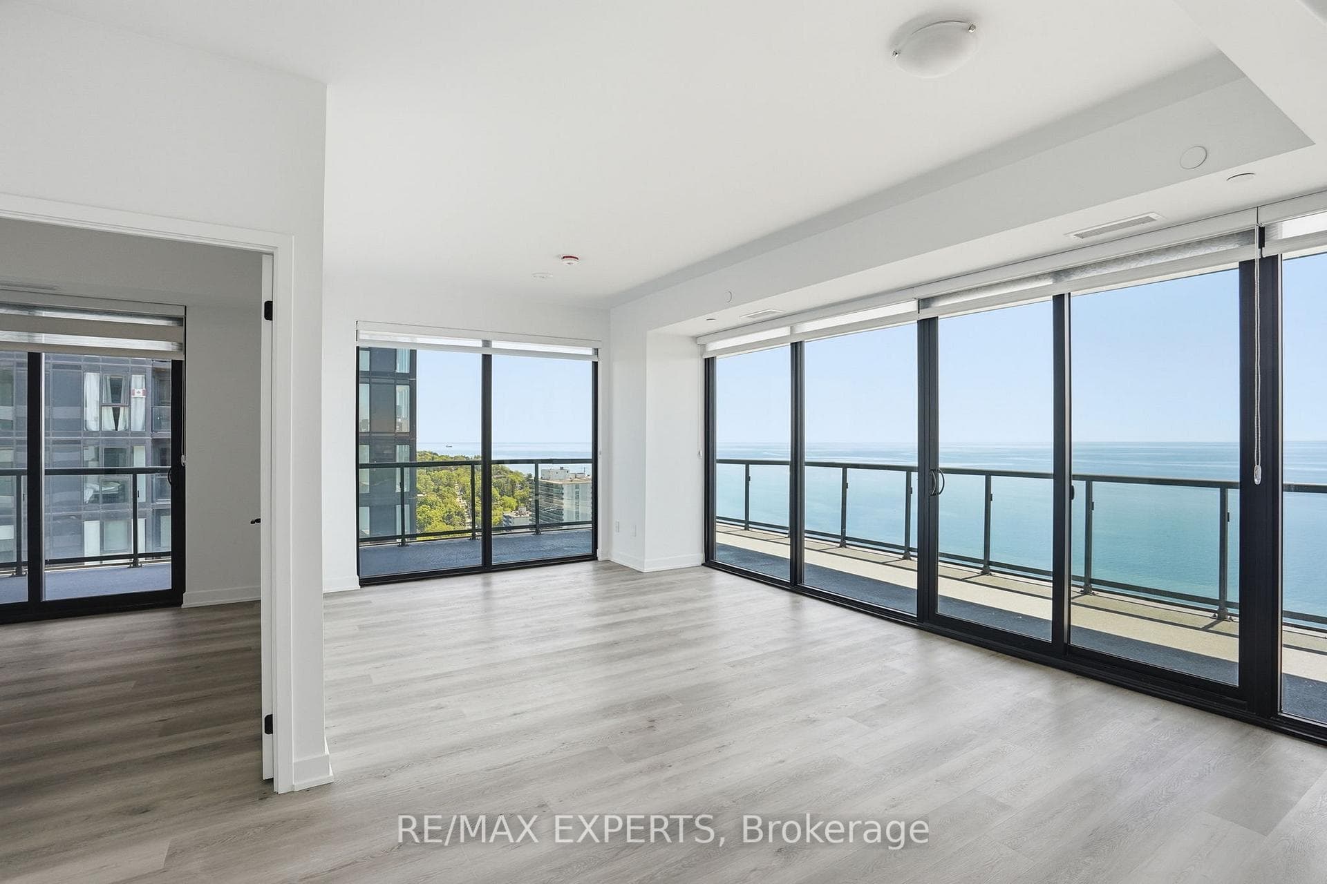 2075 Lakeshore Road Unit 2104 photo 19