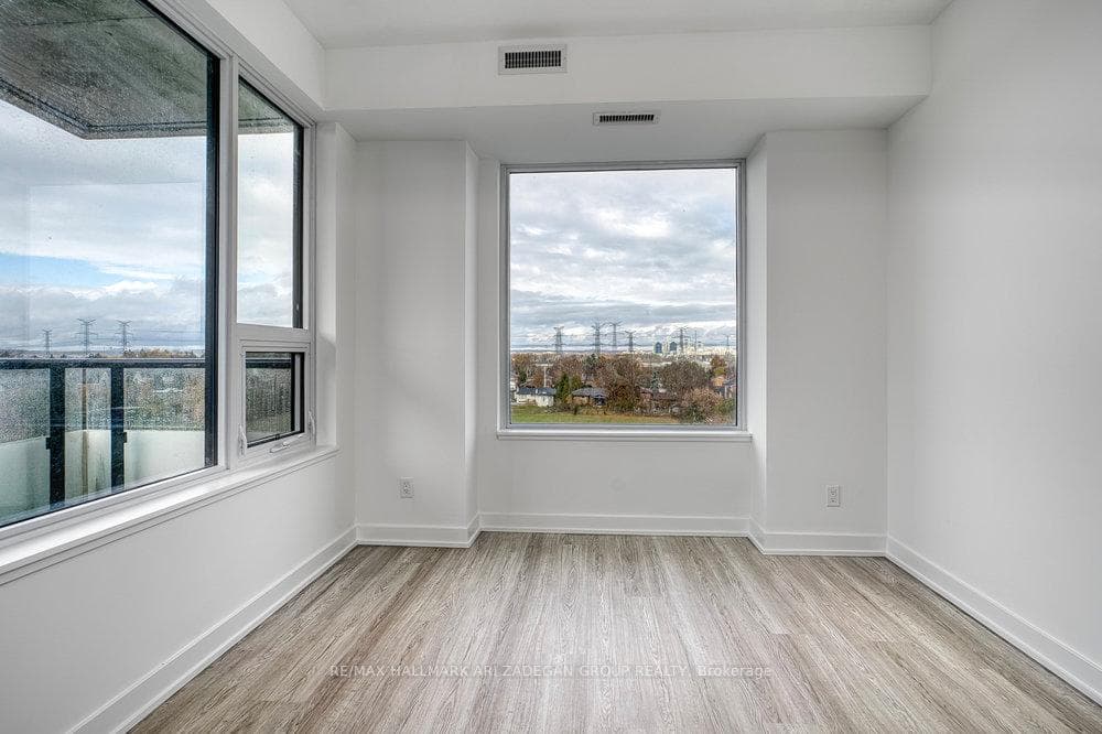8188 Yonge Street Unit 805 photo 16