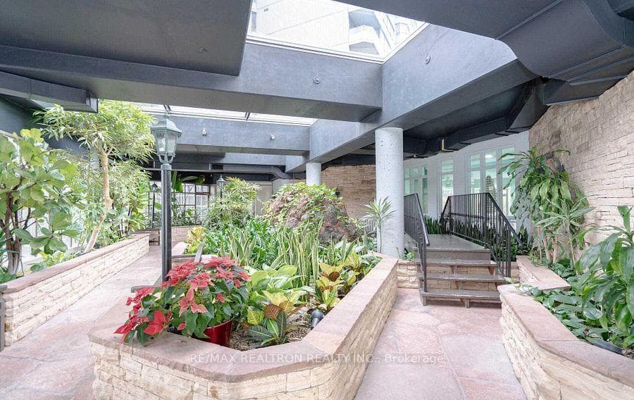 7 Townsgate Drive Unit 1014 photo 4