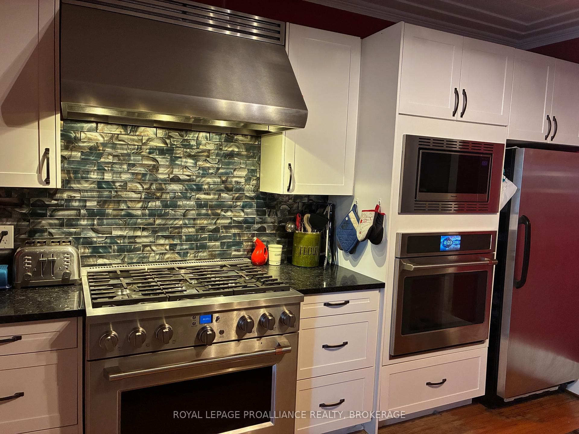 Decorative glass tile backsplash