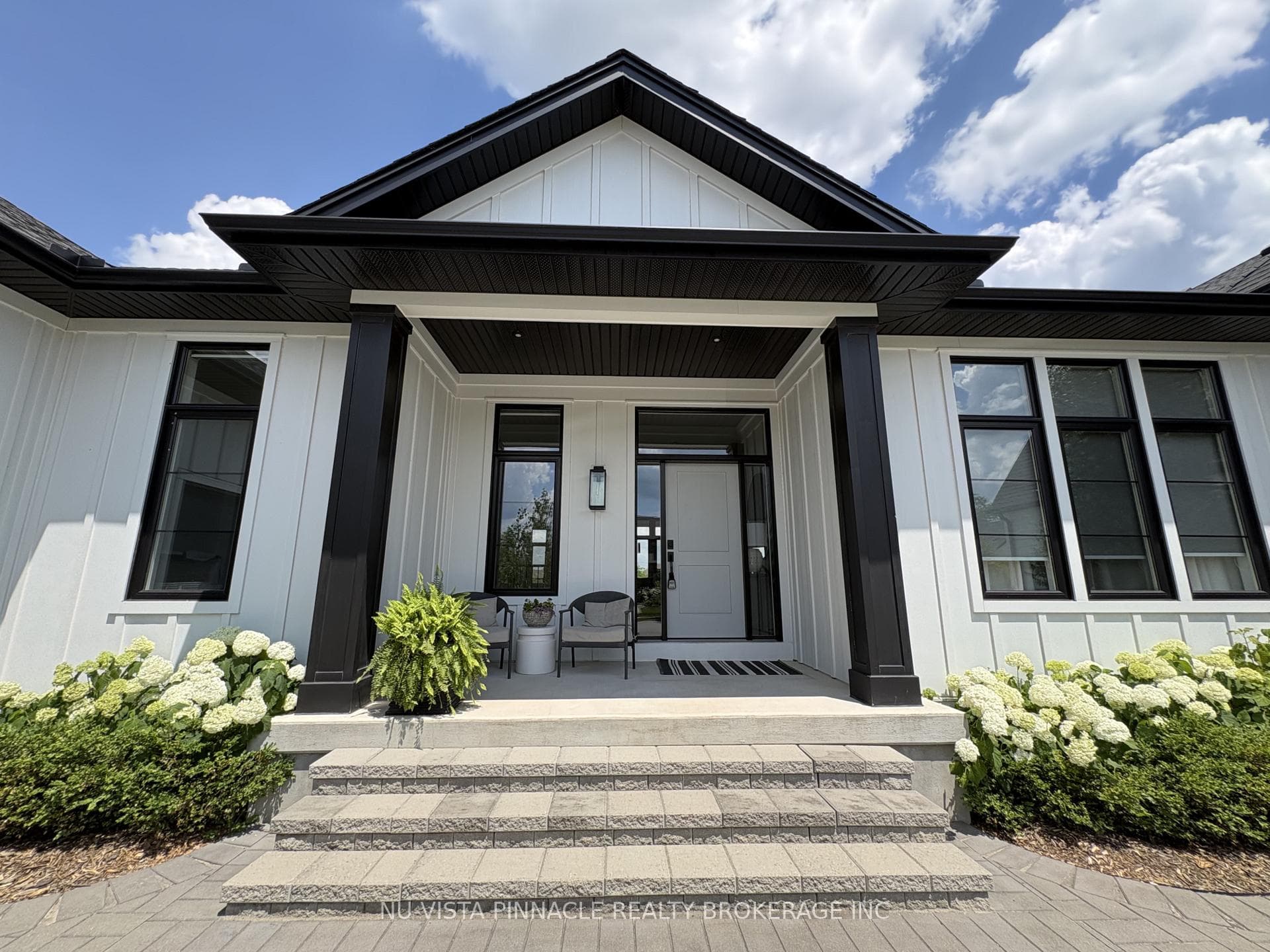 2572 LUCAS Avenue photo 8