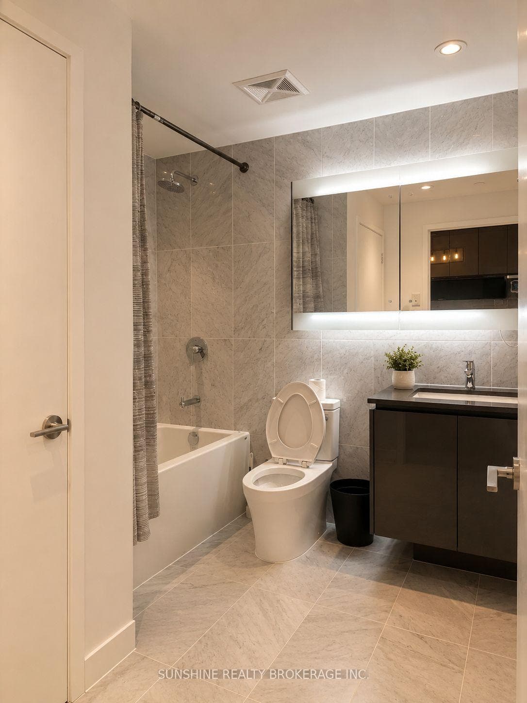117 Mcmahon Drive Unit 3605 photo 5