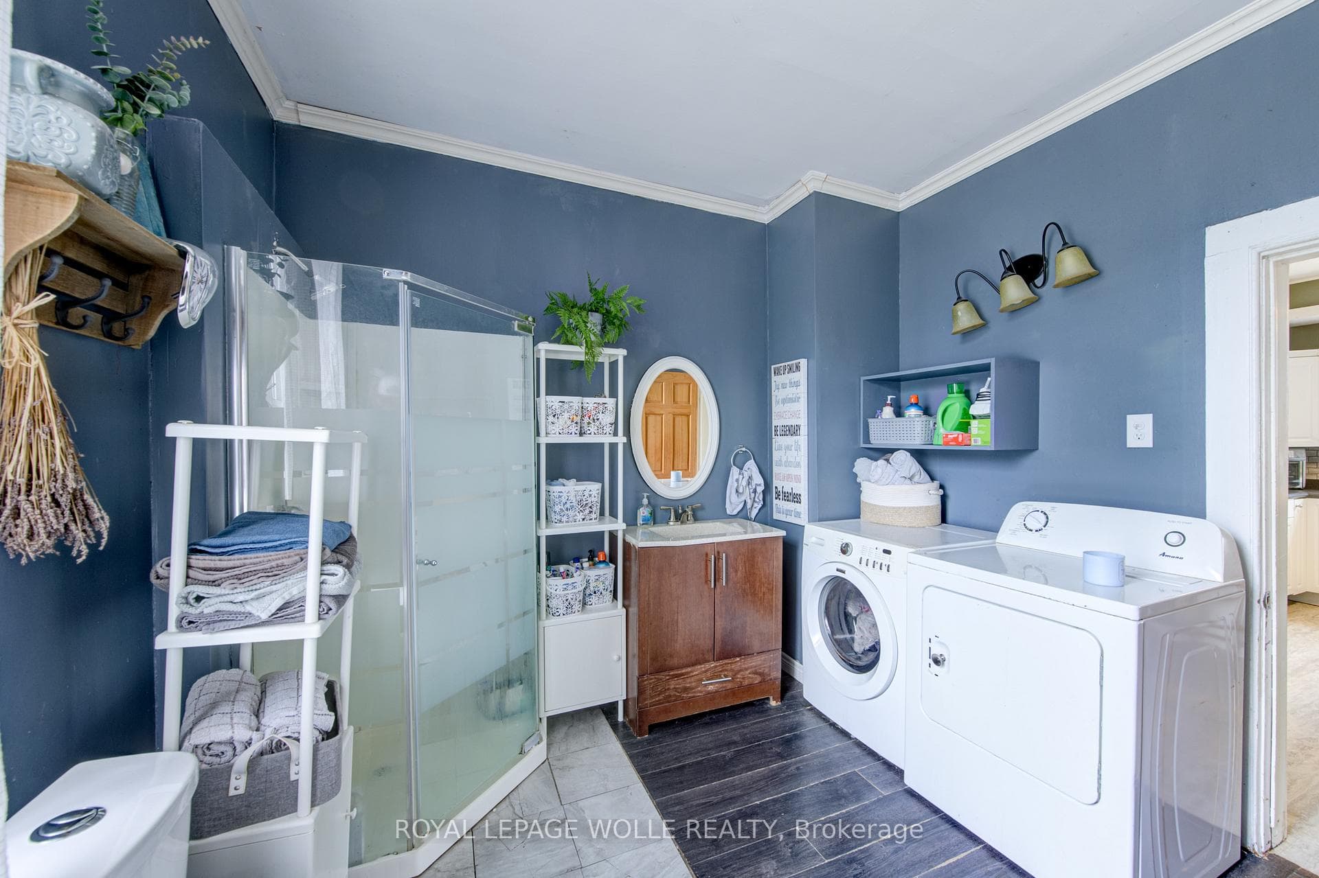 137 Wellington Street photo 18
