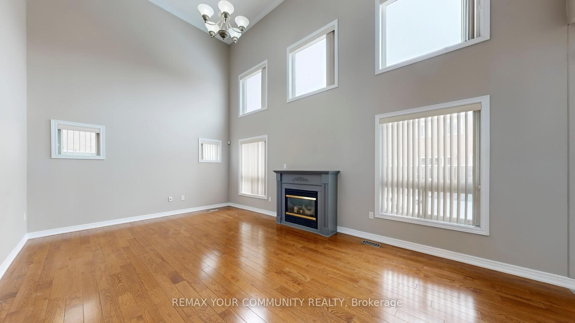 8 Westacott Avenue photo 3