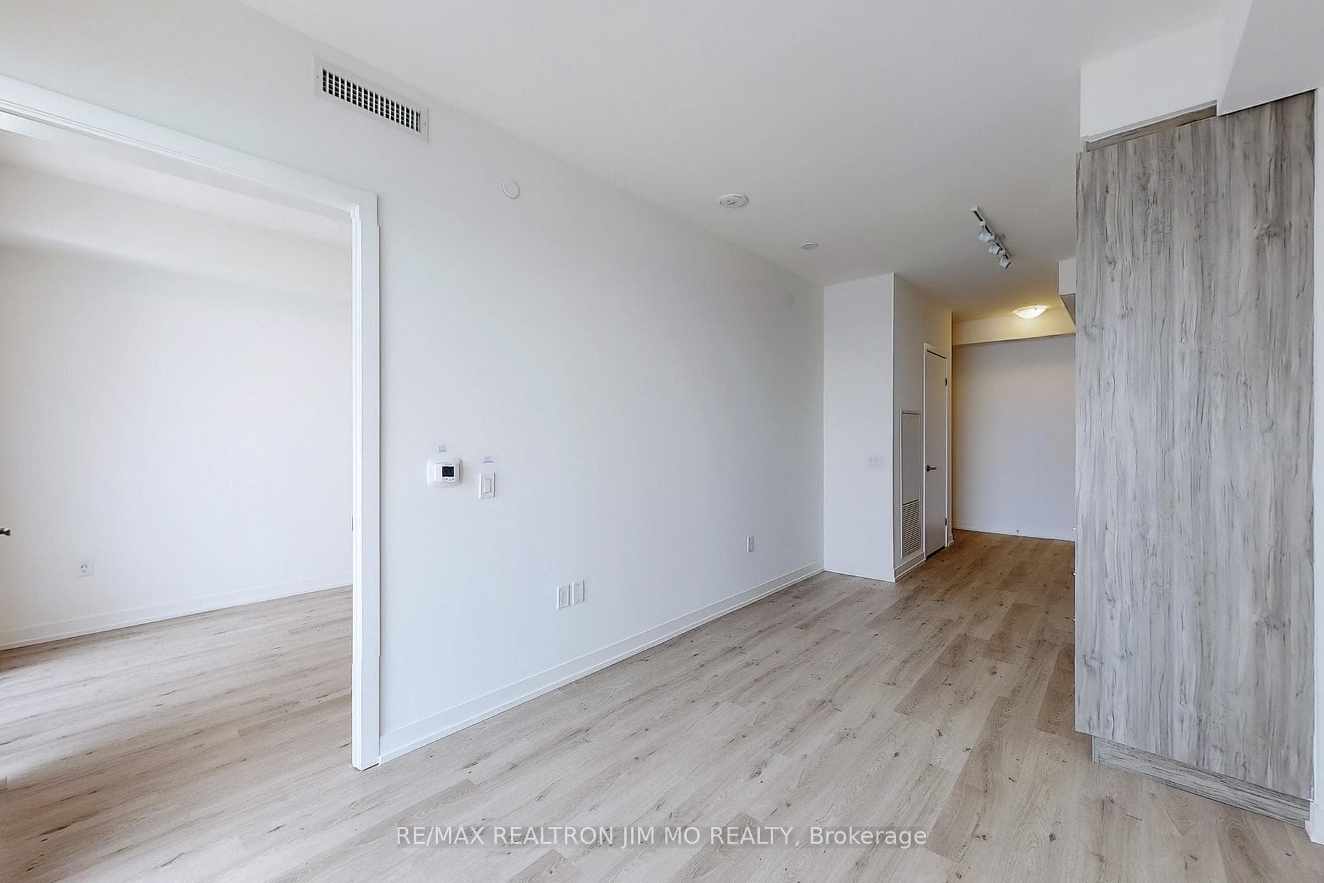 138 Downes Street Unit 5107 photo 19