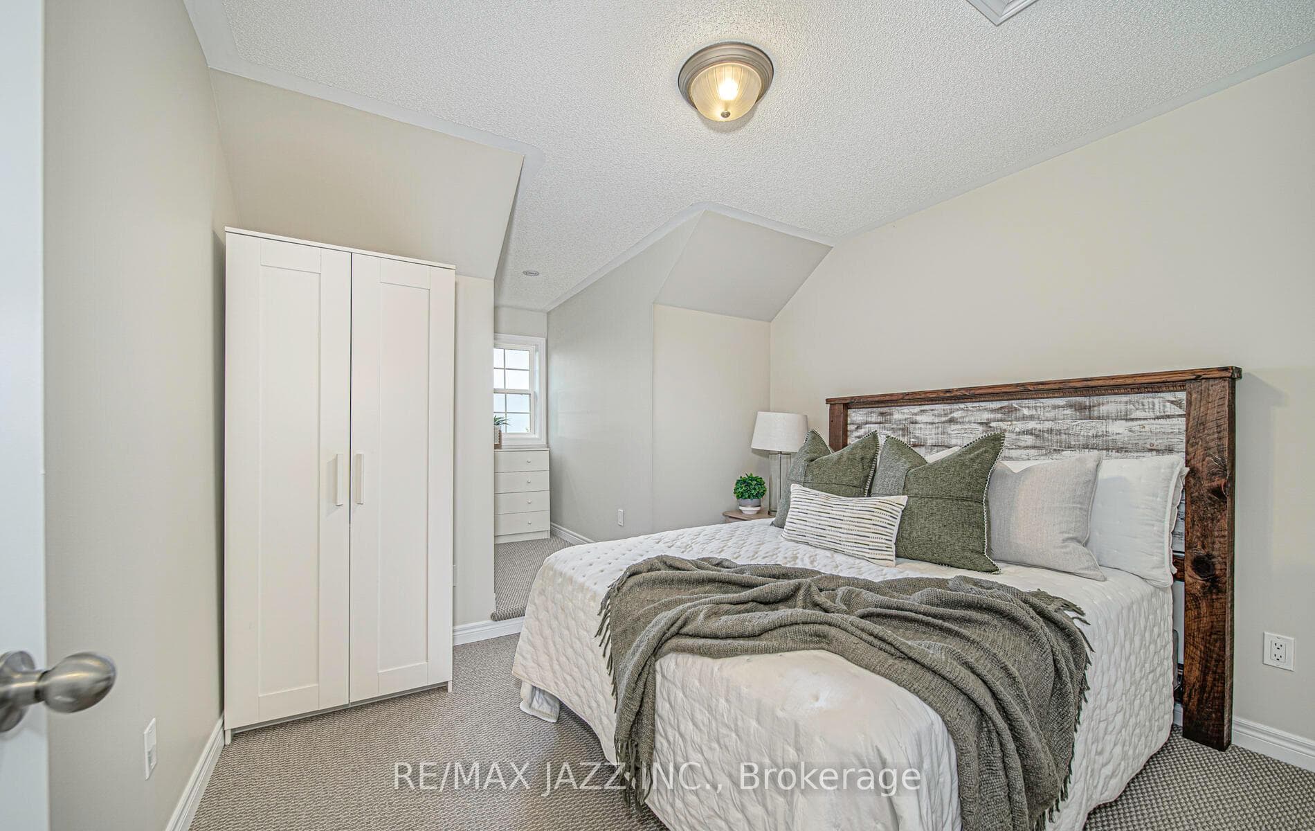 85 Greenaway Circle photo 16