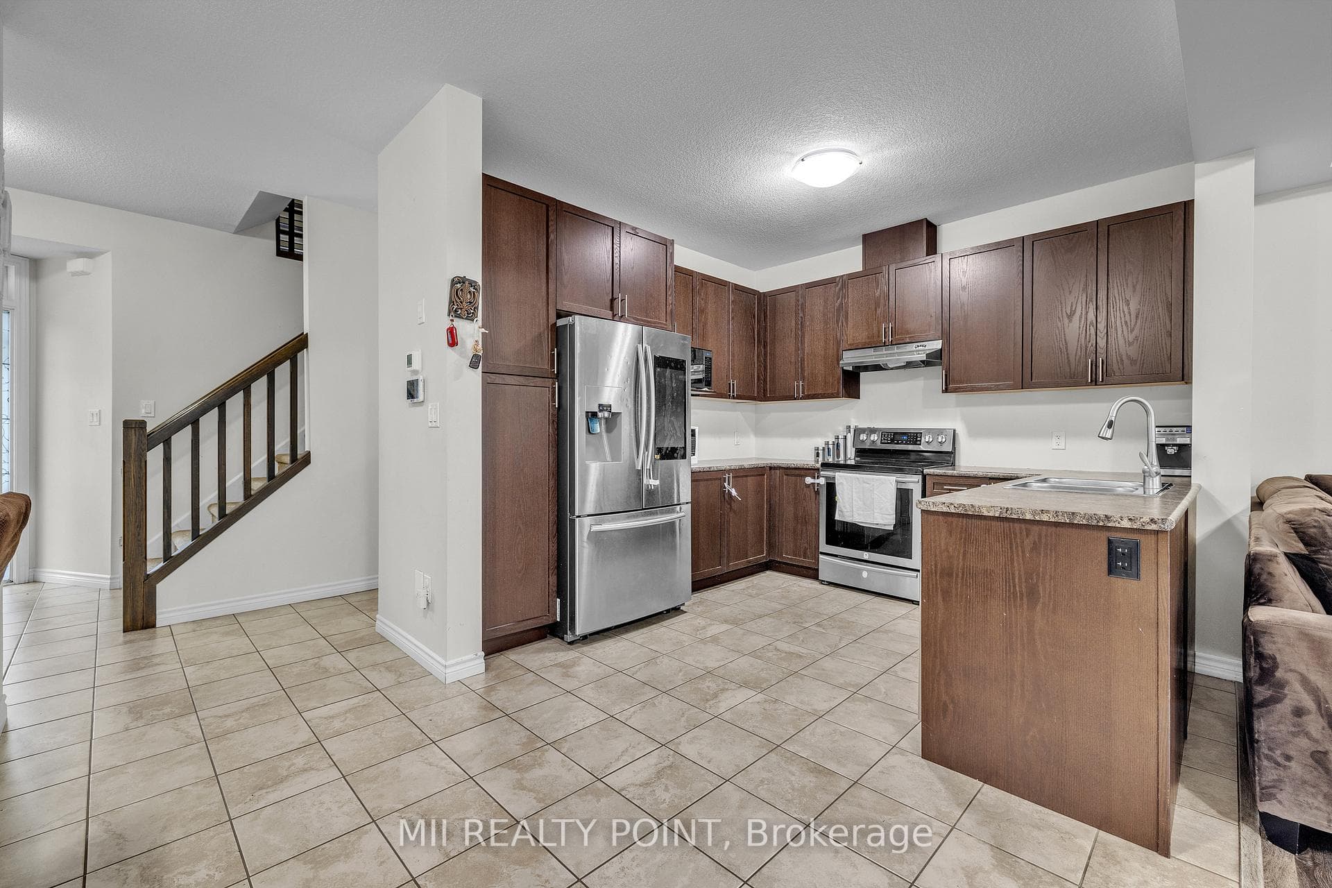 145 Links Crescent photo 11