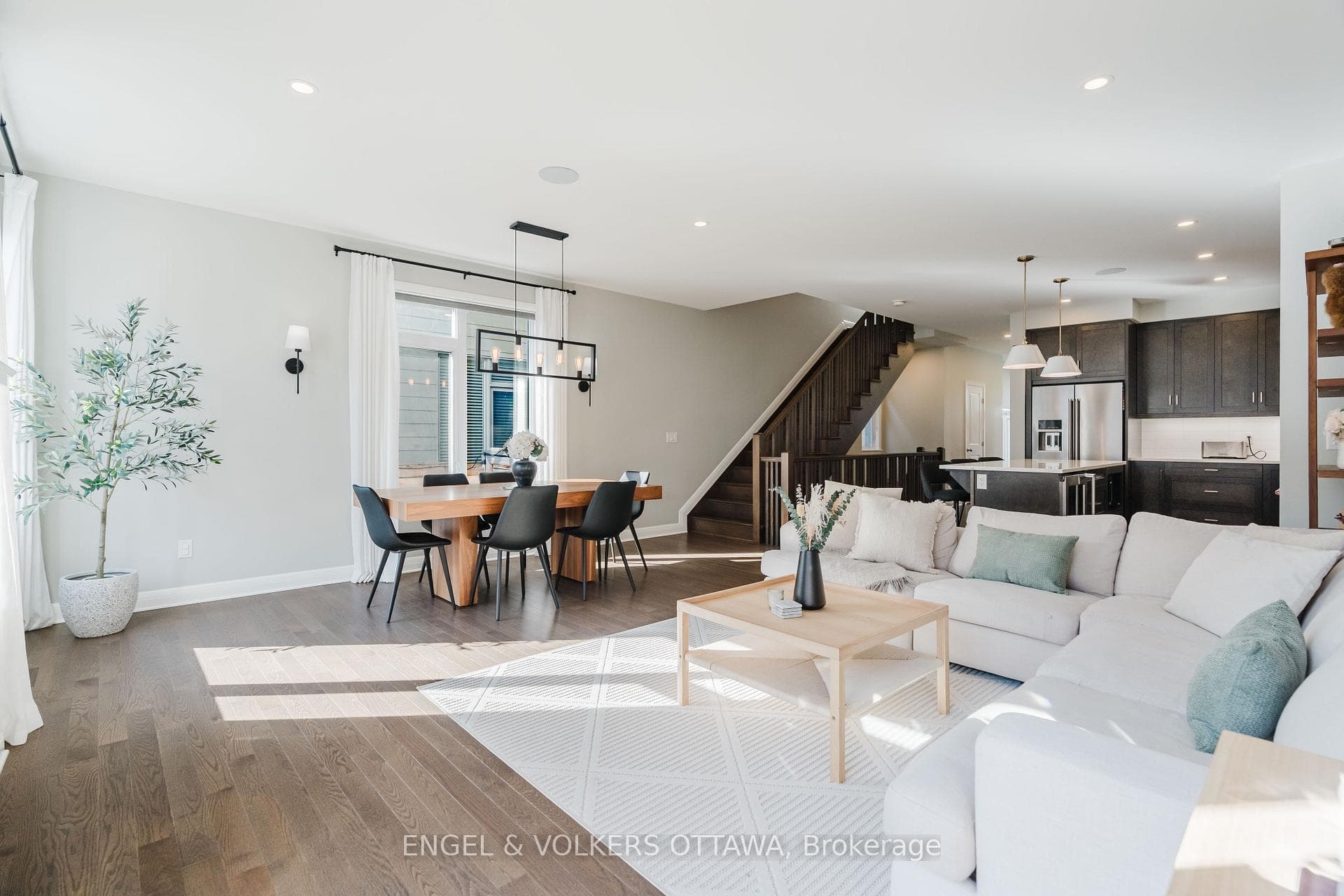 512 Chene Way photo 15