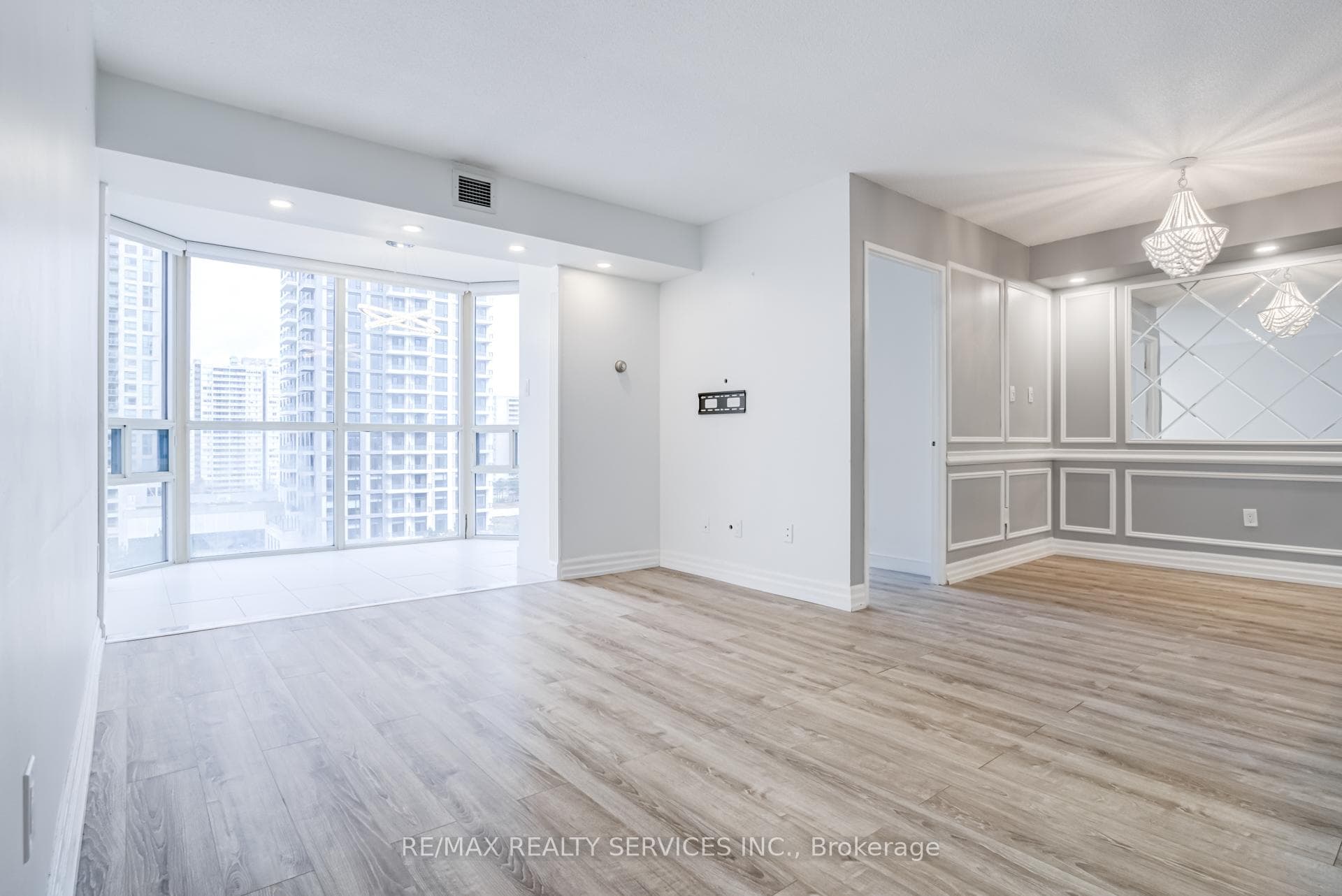 285 Enfield Place Unit 811 photo 28