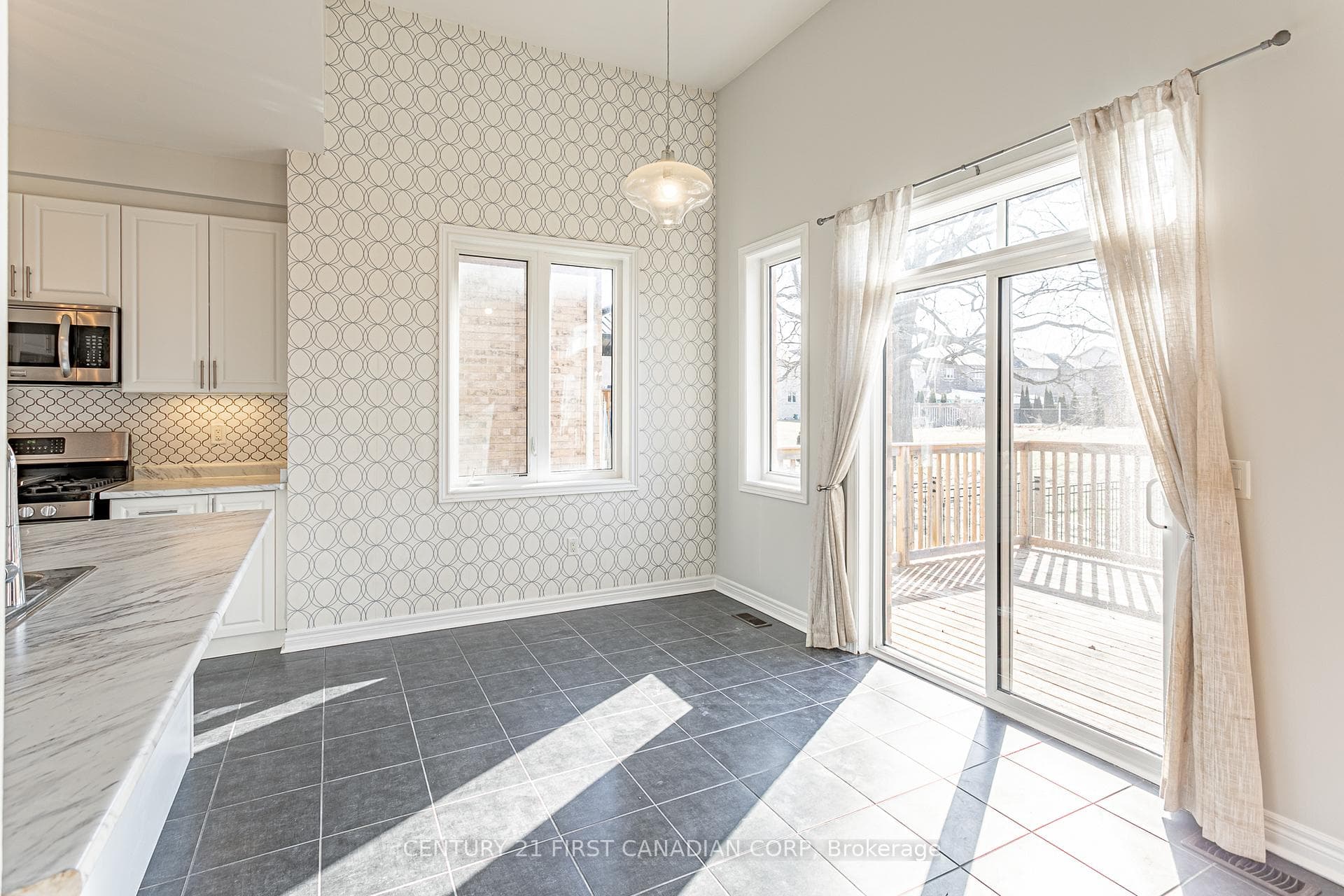 1016 Upper Thames Drive photo 20