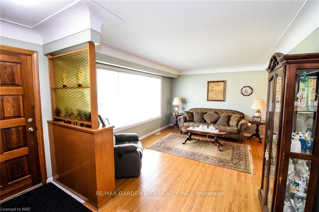 8 Terrace Avenue photo 4