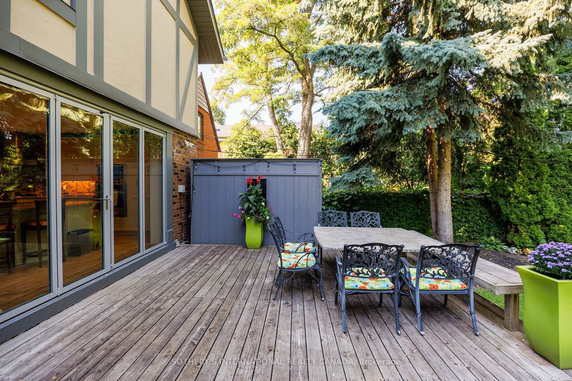 37 Thompson Avenue photo 17