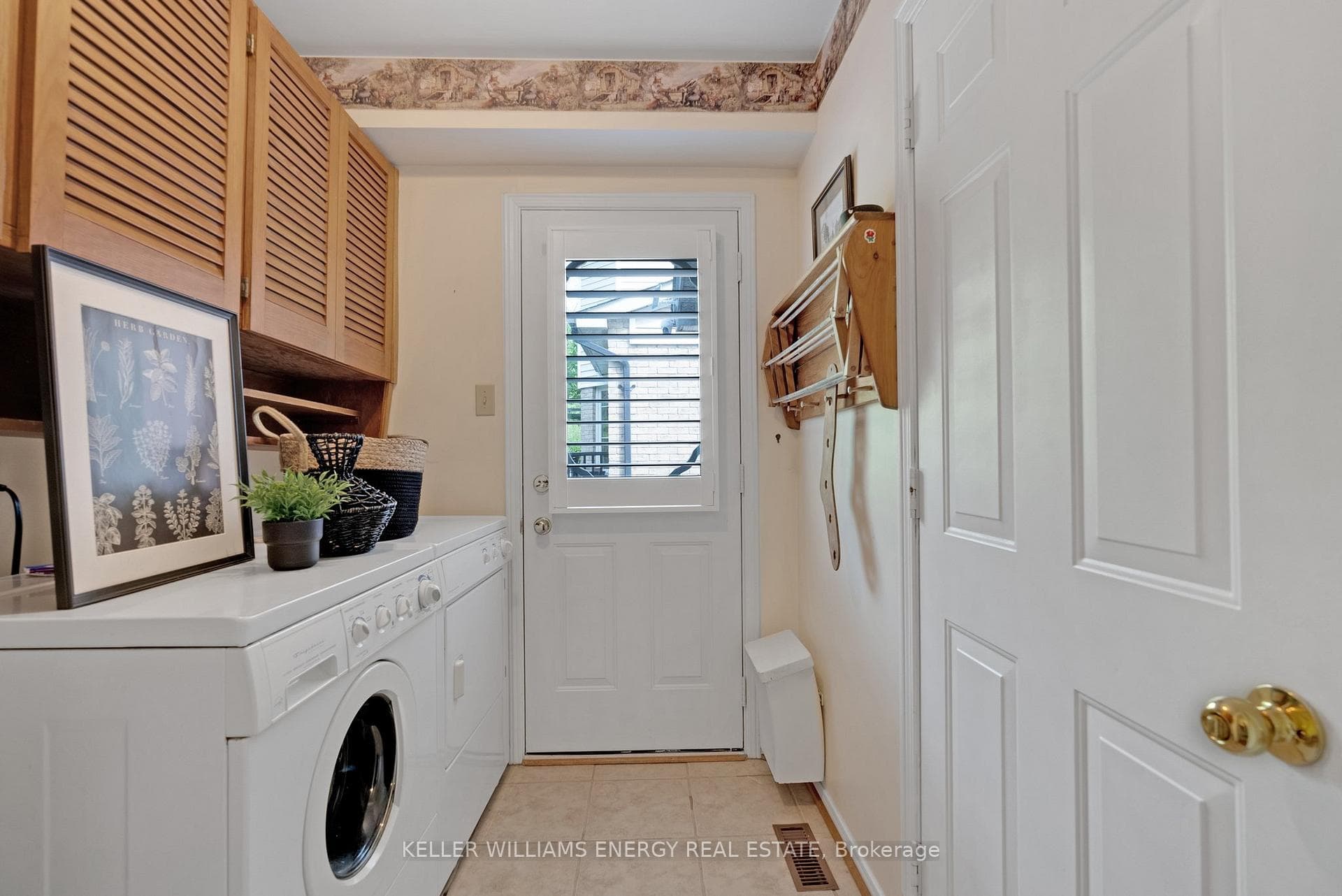 969 Frei Street photo 16