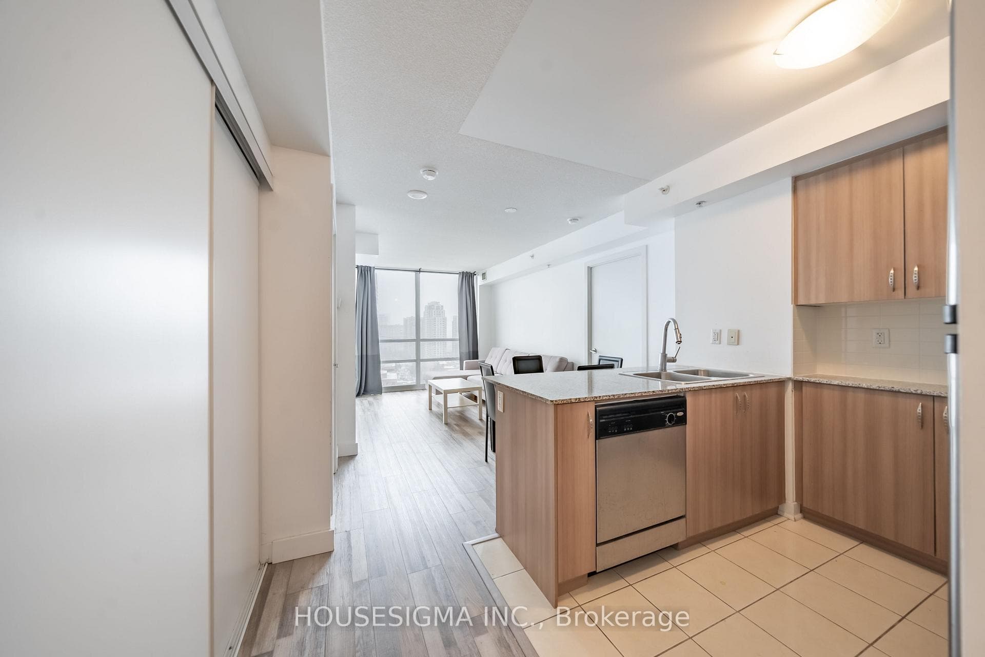 5740 Yonge Street Unit 1501 photo 19