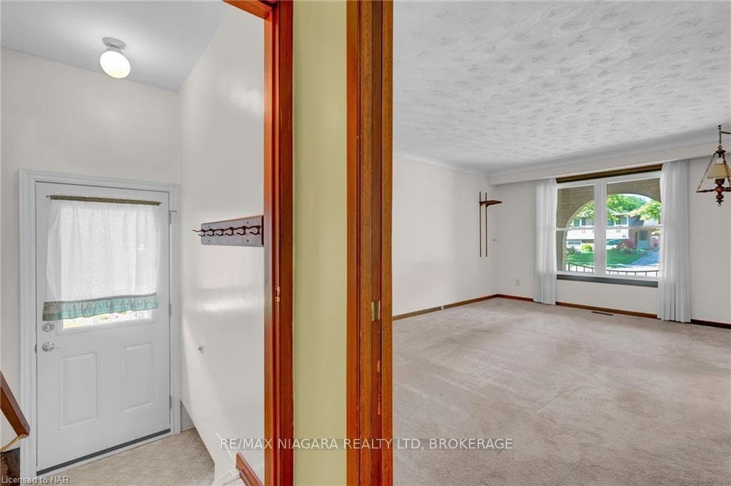 3290 FAIRWAY Road photo 12