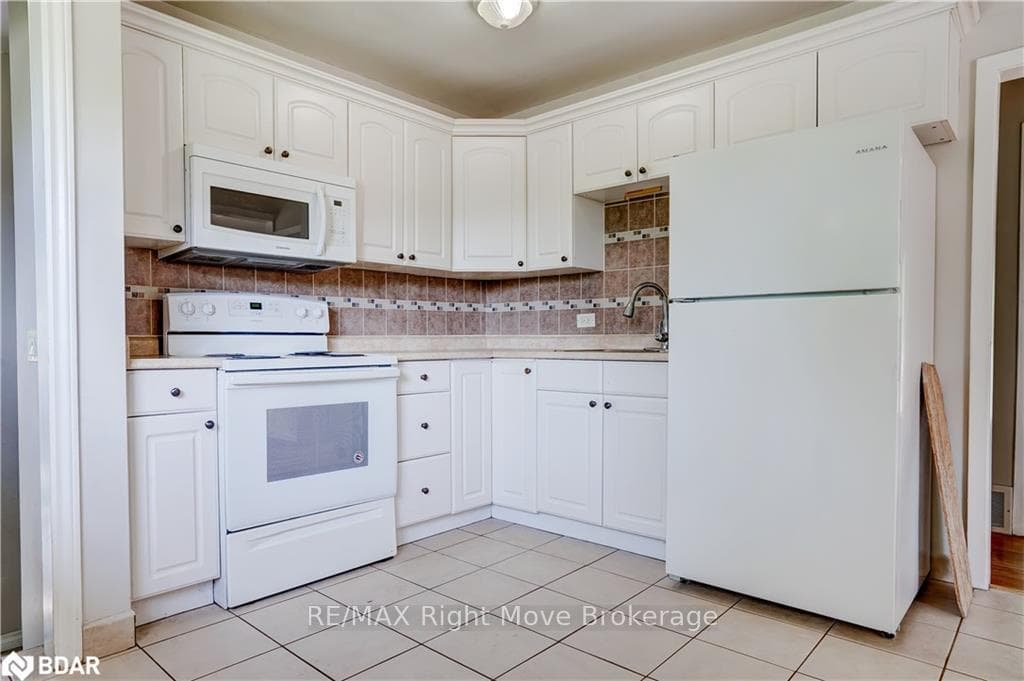 136 BRANT Street photo 3