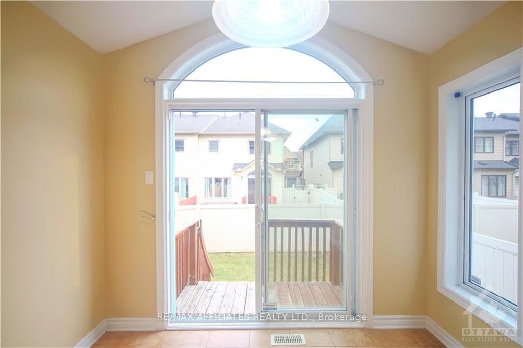 310 TOURMALINE Crescent photo 10