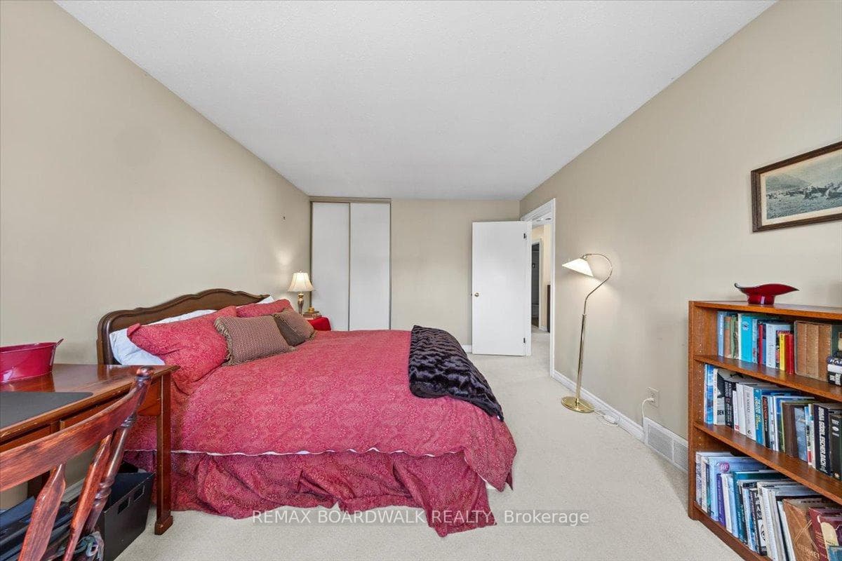 13 Pommel Crescent photo 23
