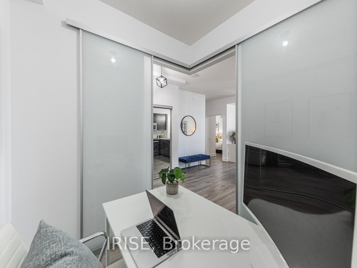 30 Roehampton Avenue Unit 610 photo 10