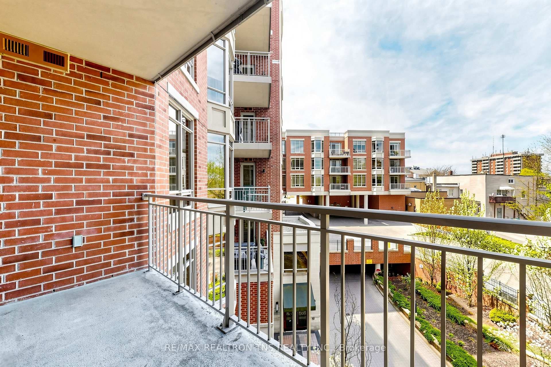10101 Yonge Street Unit 313 photo 44