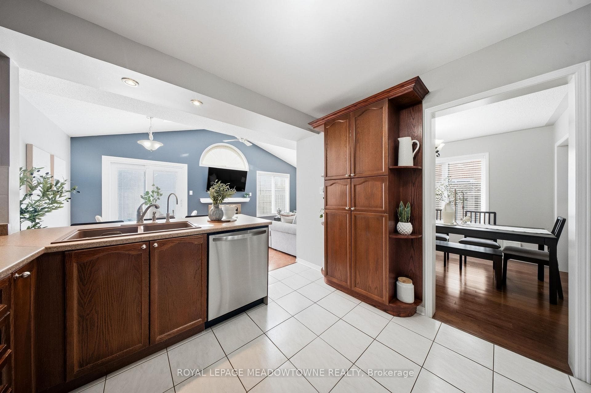 163 Eaton Street photo 14