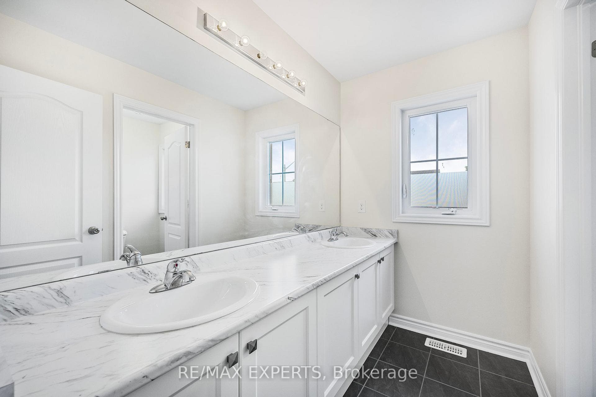 26 Mclean Avenue photo 36