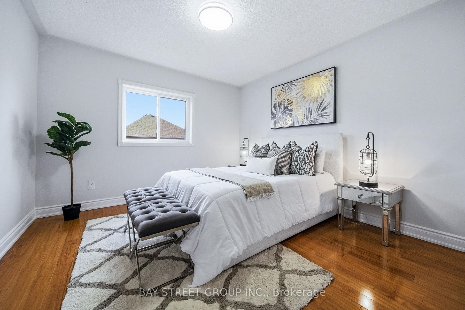 48 HEARTLEAF Crescent photo 25