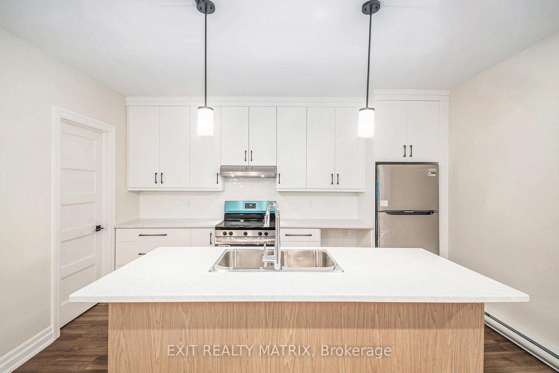 548 Regina Street photo 12