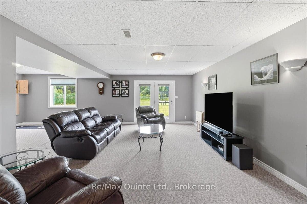 219 Helyer Road photo 24