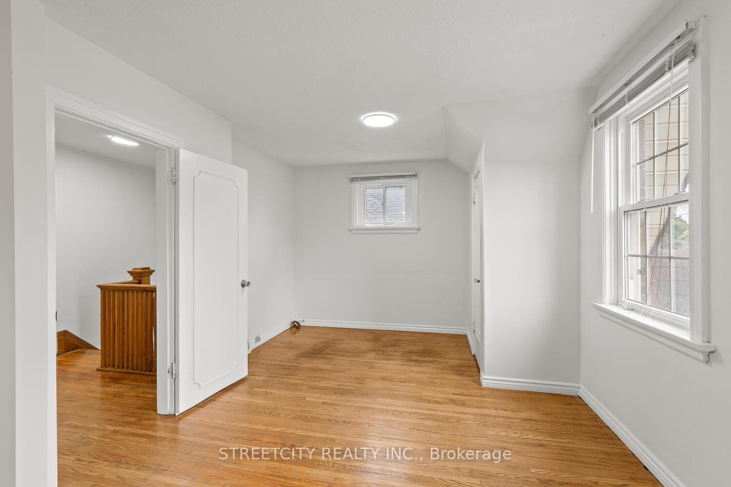 1235 King Street photo 23
